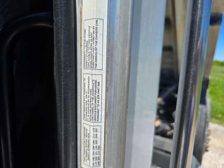 2017-peterbilt-365-image-111