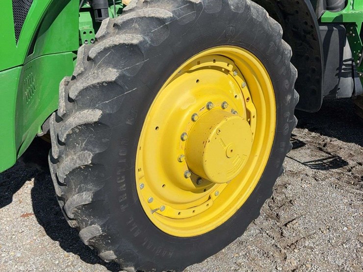 2011-john-deere-8260r-image-14