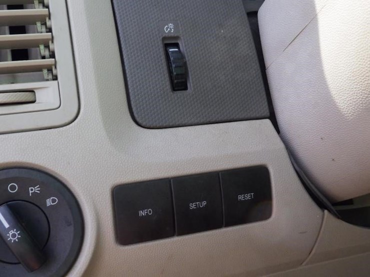 2009-ford-escape-hybrid-image-23