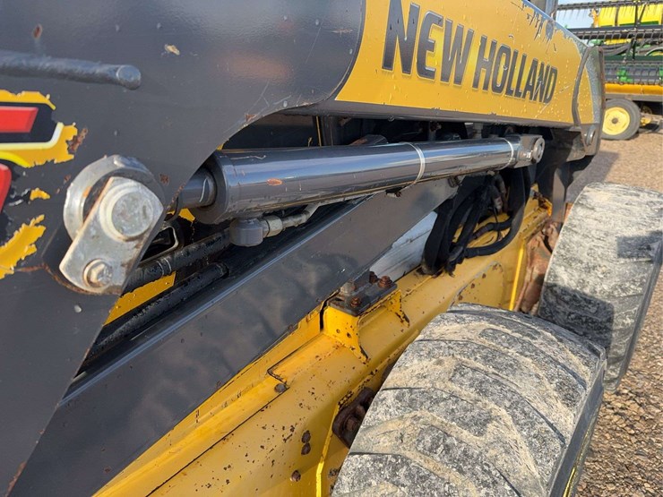 new-holland-l185-image-17