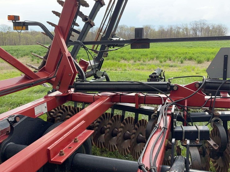 case-ih-330-image-19