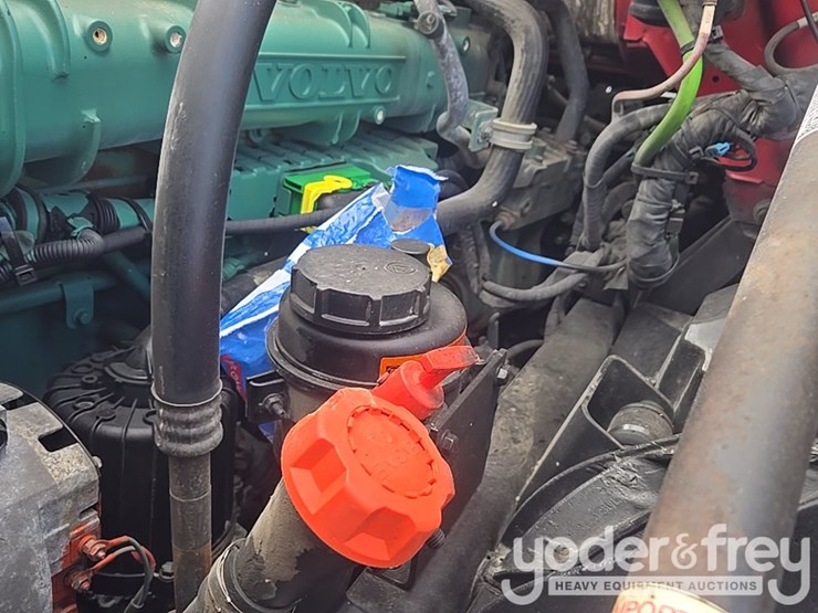 2015-volvo-vnl-image-38