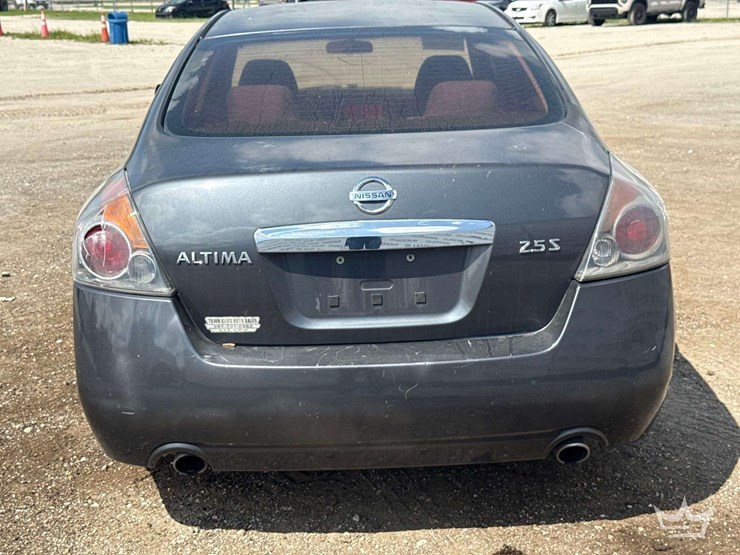2012-nissan-altima-sedan-image-29