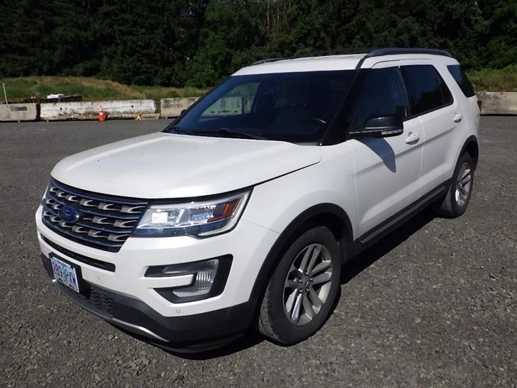 2016-ford-explorer-image-1