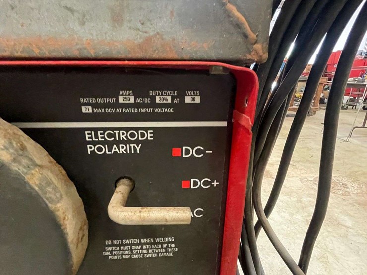 lincoln-electric-idealarc-250-ac/dc-welder-image-3