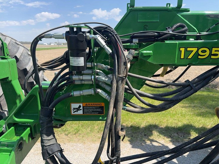 2019-john-deere-1795-image-8