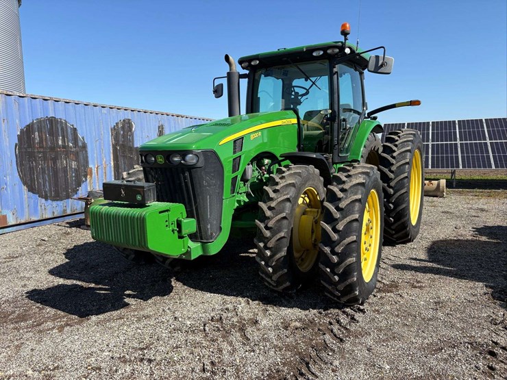 2010-john-deere-8320r-image-3