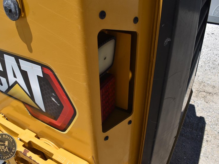 2023-caterpillar-259d3-image-27