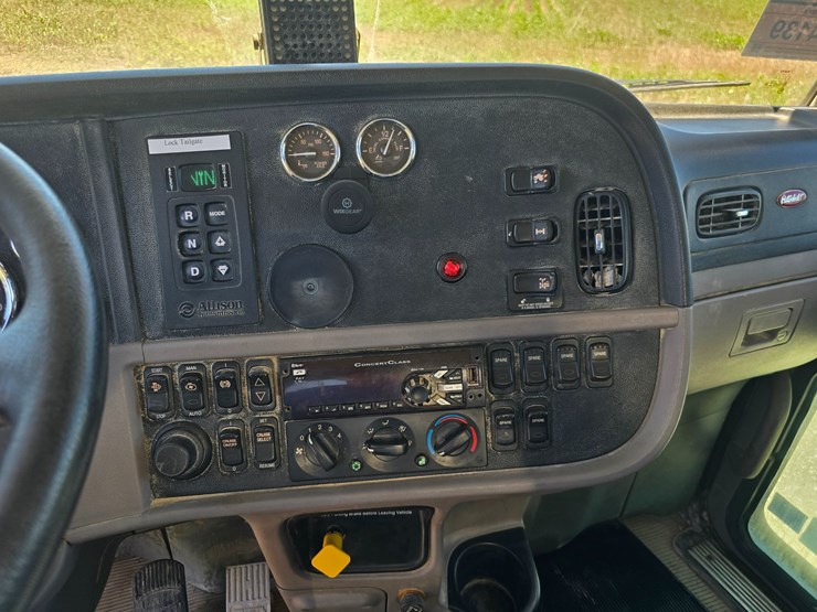 2017-peterbilt-365-image-117