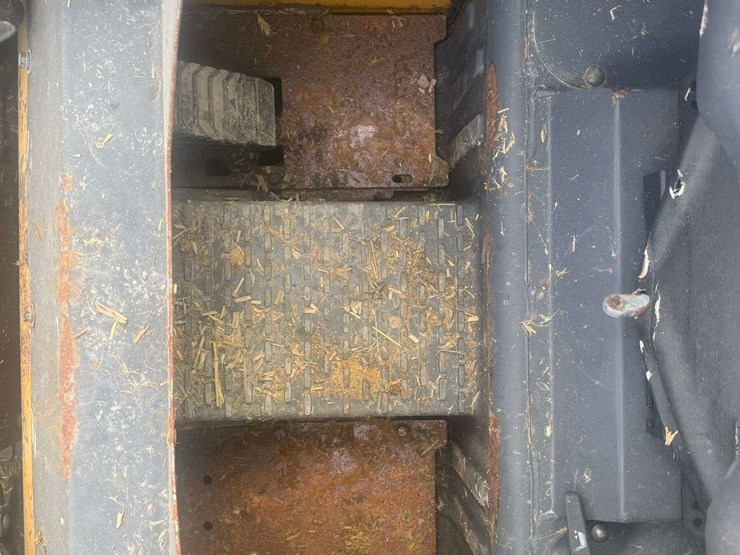 deere-318g-image-9