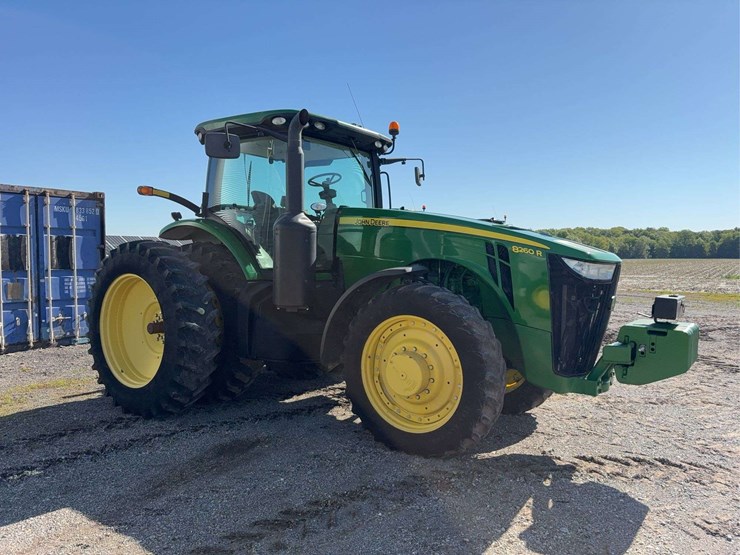 2011-john-deere-8260r-image-7