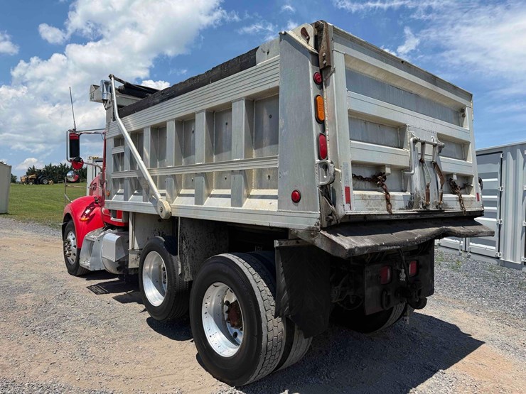 2011-peterbilt-337-image-3