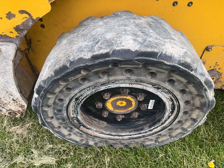 deere-318g-image-23