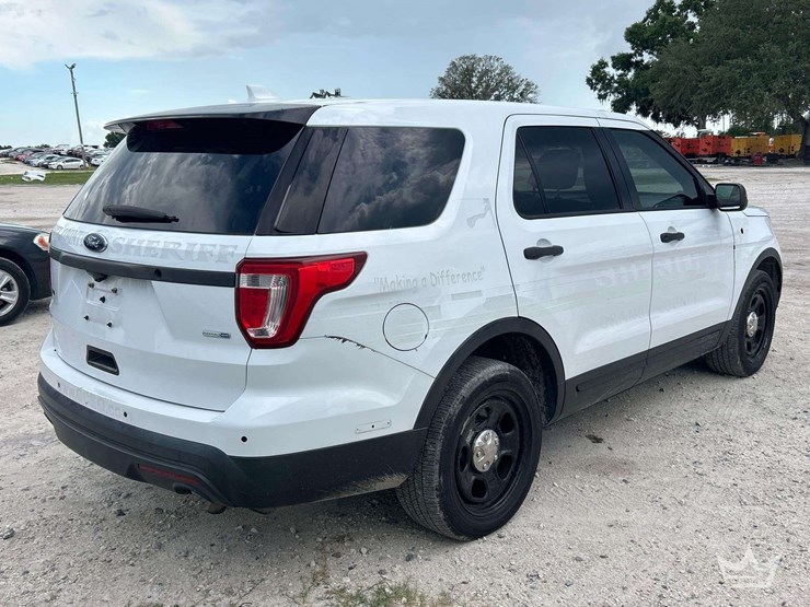 2016-ford-explorer-image-3