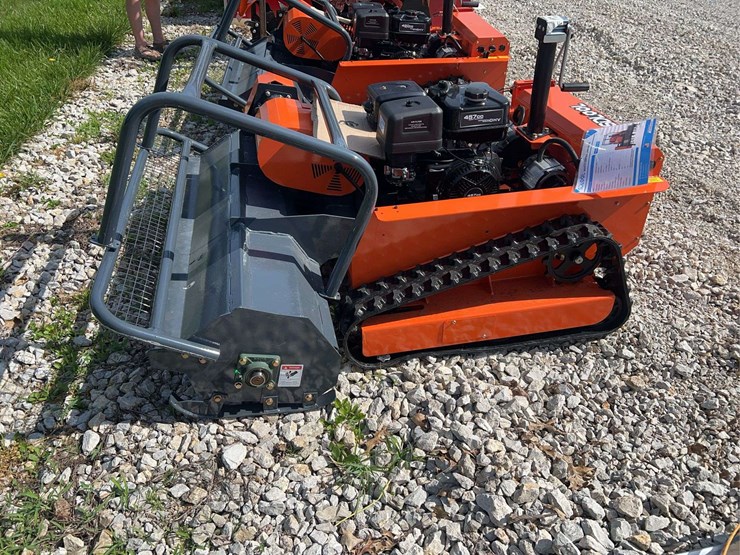 sdlool-model-lm1200q-remote-control-tracked-lawn-mower-image-3