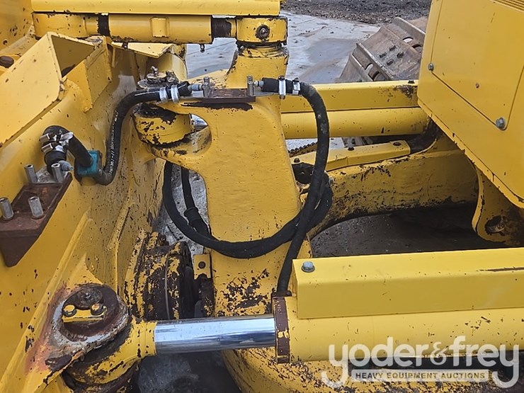 2022-komatsu-d61px-24-image-25