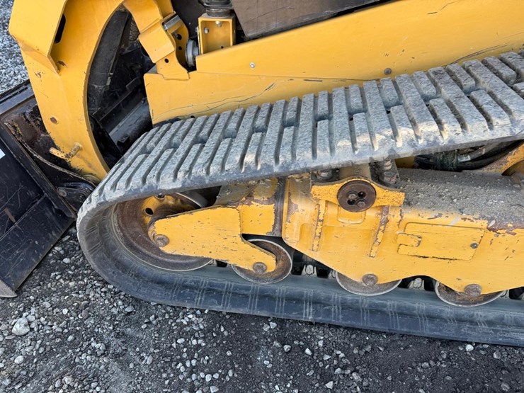 2021-caterpillar-259d3-image-19