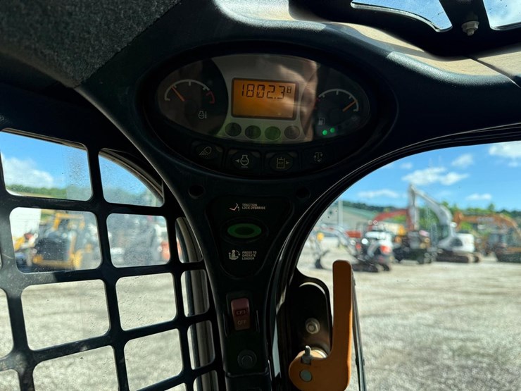 2021-bobcat-t870-image-25