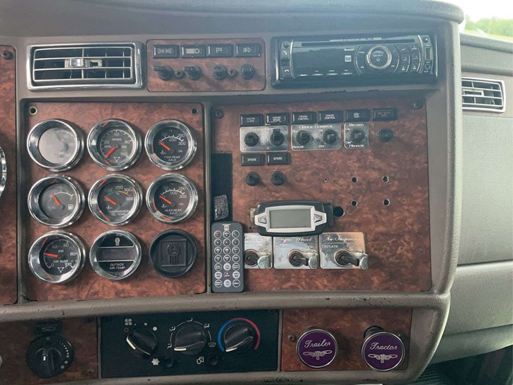 2004-kenworth-t600-image-48