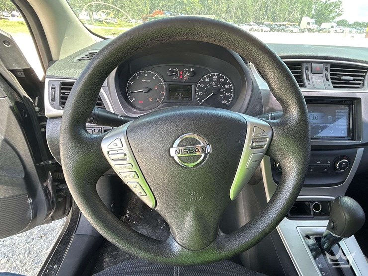 2015-nissan-sentra-sedan-image-12