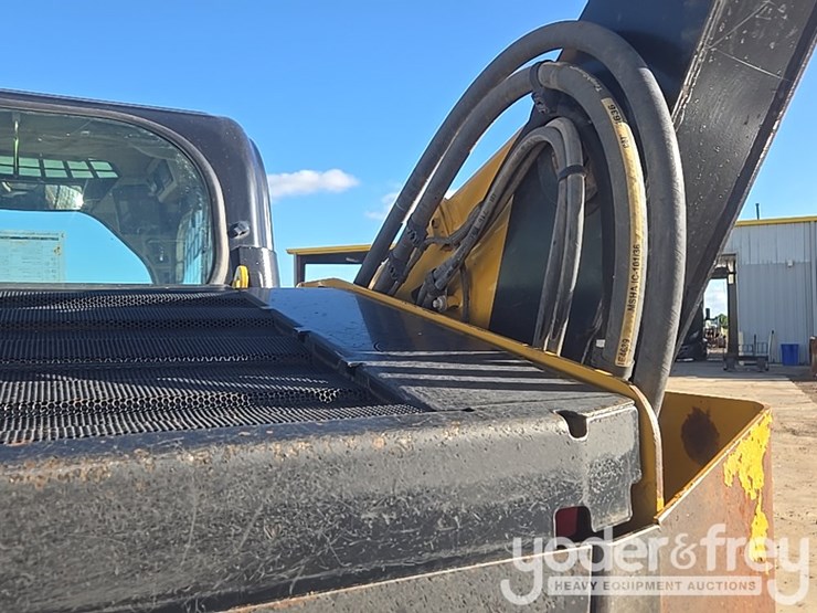 2017-caterpillar-262d-image-28