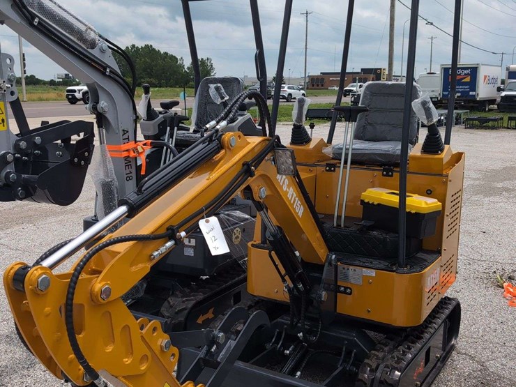 ats-mini-excavator-ats-rt15r--15hp---roof-damaged-image-1