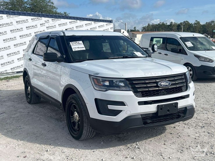 2016-ford-explorer-image-2