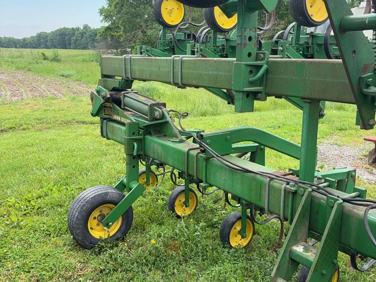 16-row-jd-row-crop-cultivator-image-5