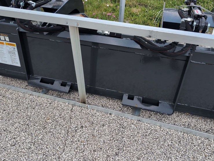 wolverine-72"-skid-steer-grapple-bucket-gb-11-72w-image-3