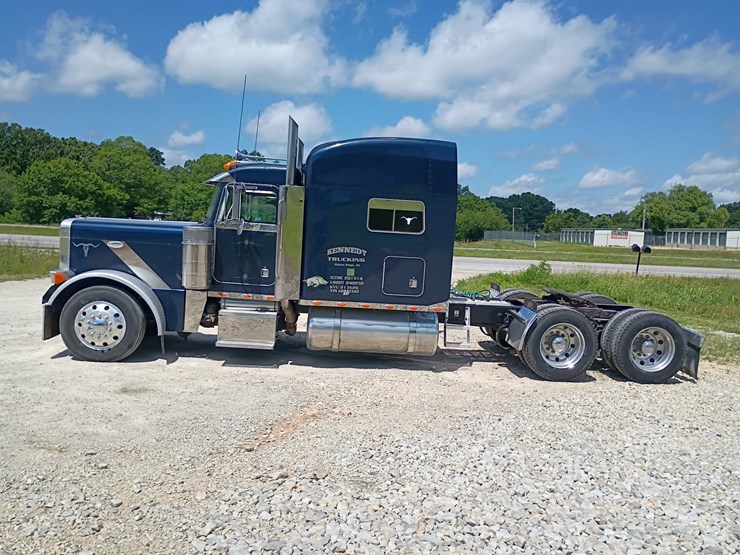 2005-peterbilt-379-image-3