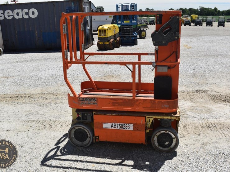 jlg-1230es-image-9