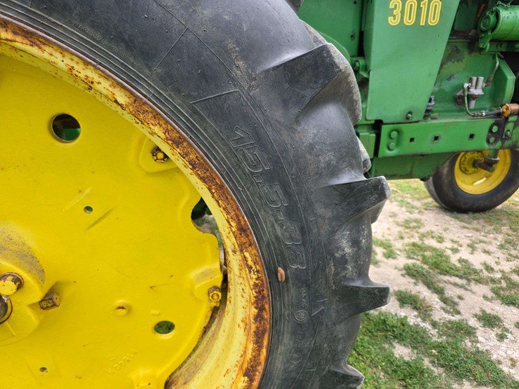 john-deere-3010-image-22