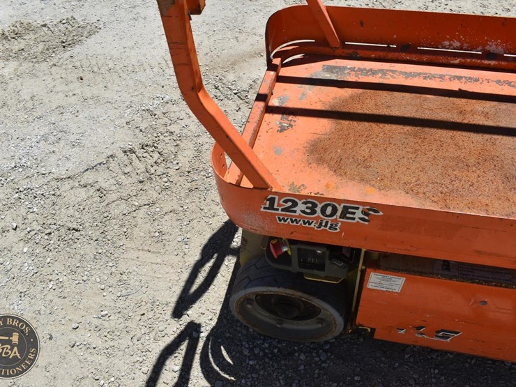 jlg-1230es-image-7