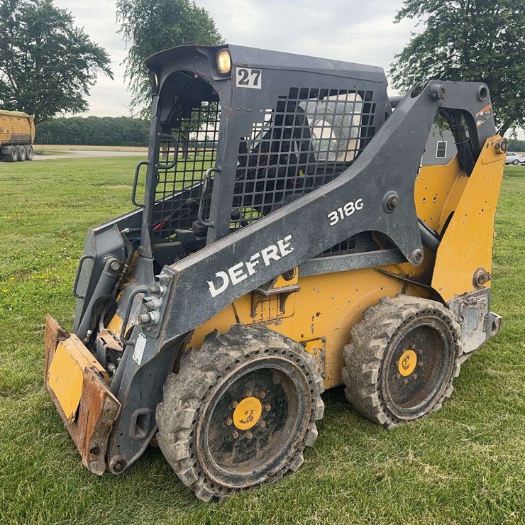 DEERE 318G