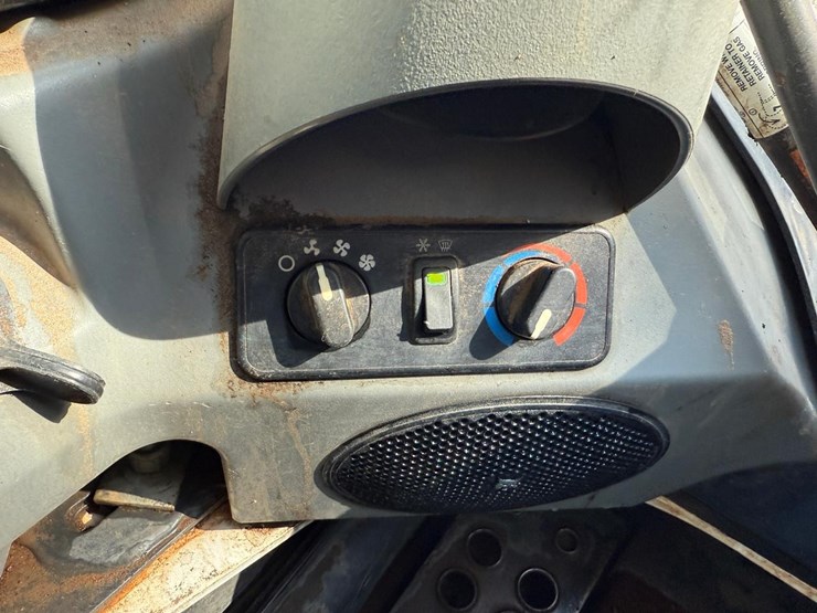2021-bobcat-t870-image-28