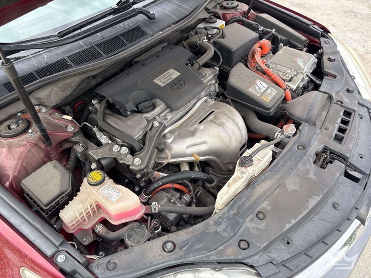2016-toyota-camry-hybrid-sedan-image-7