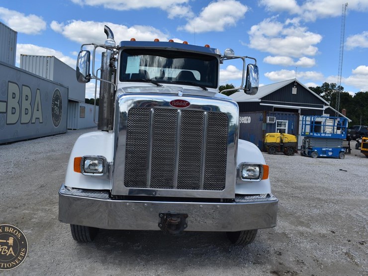 2013-peterbilt-367-image-17