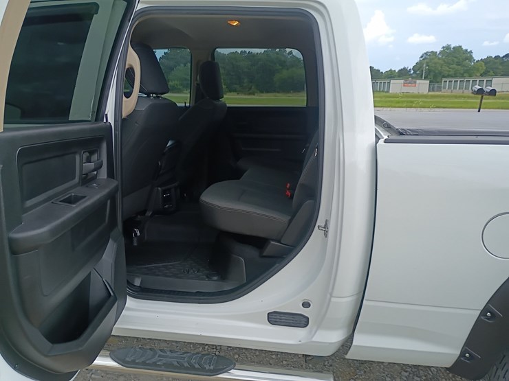 2020-dodge-2500-image-78