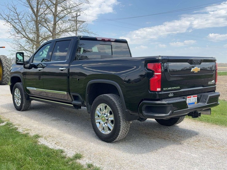2025-chevrolet-silverado-2500hd-high-country-image-8