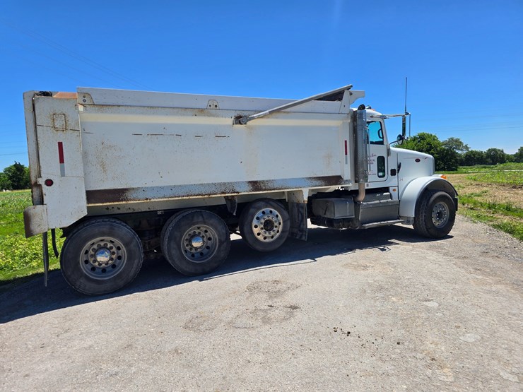 2017-peterbilt-365-image-18