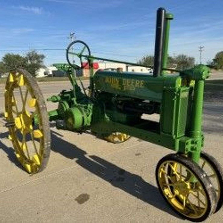 JOHN DEERE B