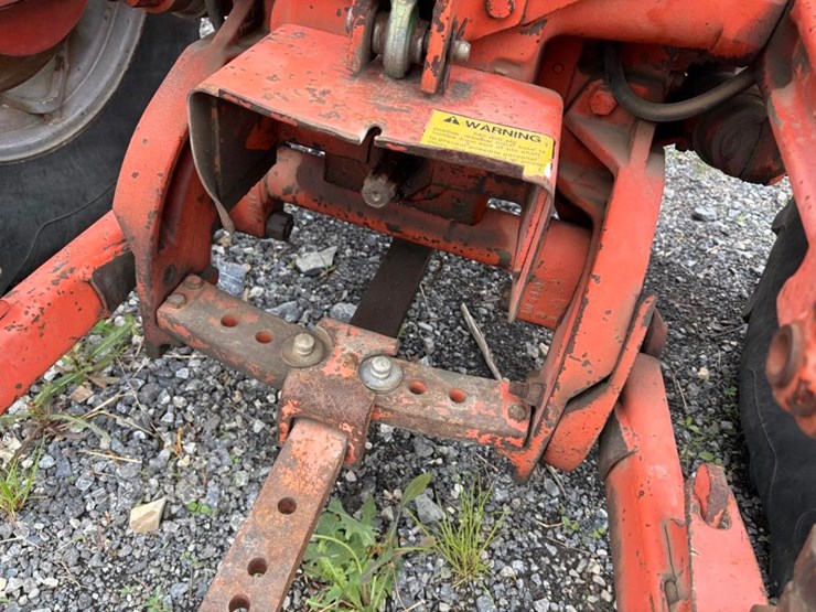 allis-chalmers-185-2wd-tractor-image-11