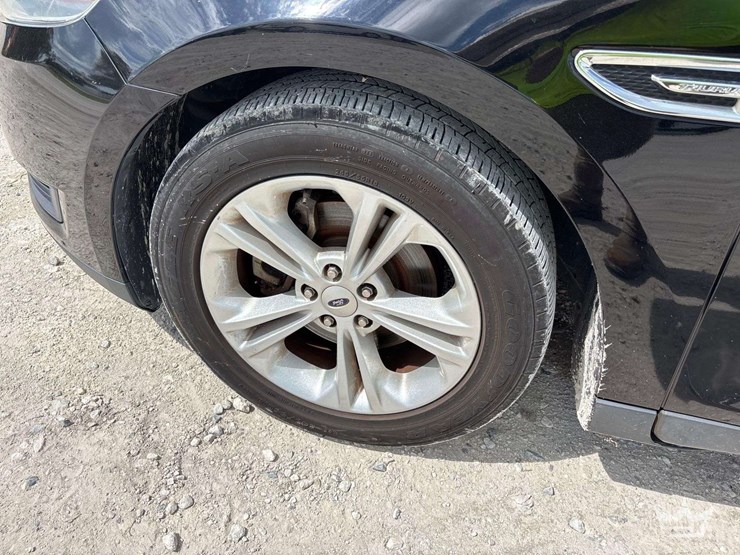 2018-ford-taurus-sedan-image-28