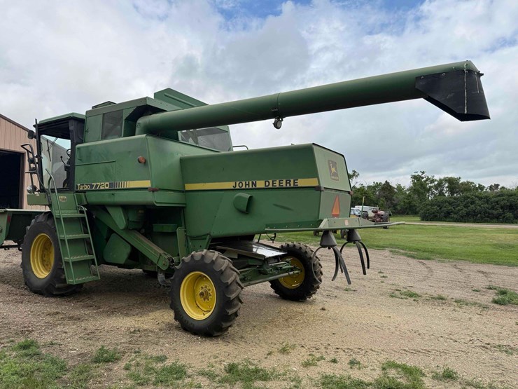 1982-john-deere-7720-image-2