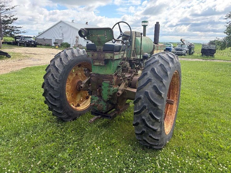 1957-john-deere-720-image-3