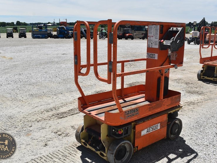 jlg-1230es-image-8