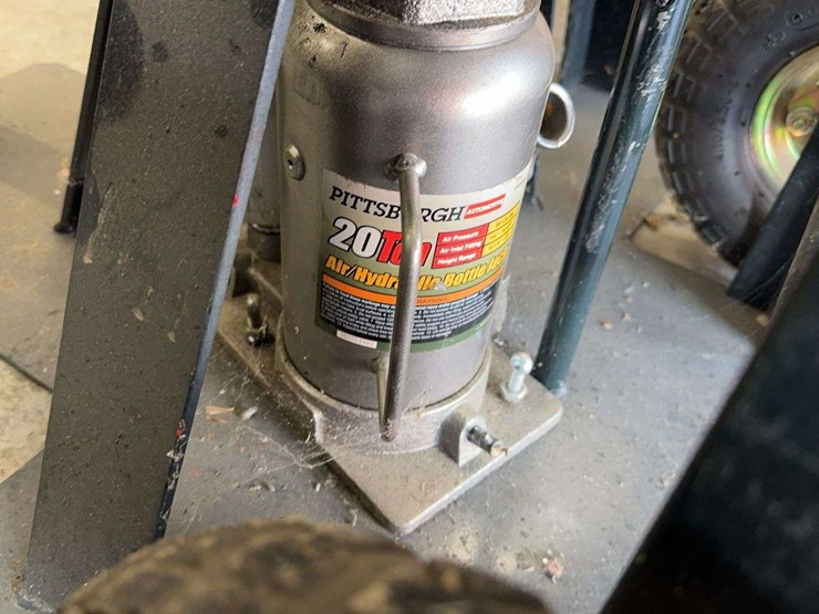 high-clearance-sprayer-jack---20-ton-air/hydraulic-bottle-jack---minimum-jack-height-50”-image-7