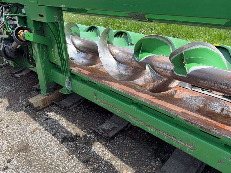 2018-john-deere-12-image-9