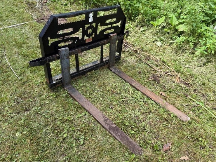 walco-universal-attach-48"-pallet-forks-image-1