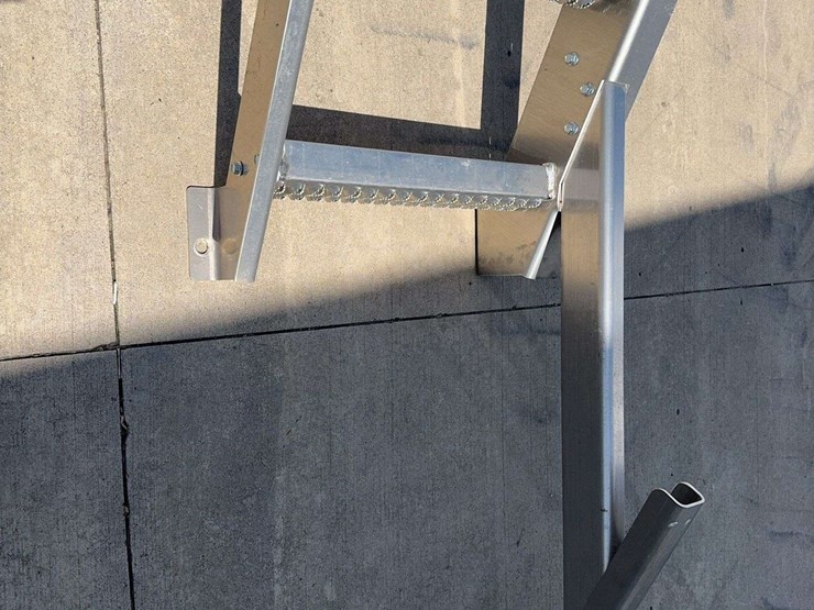 stainless-steps-w/-handrail-image-4